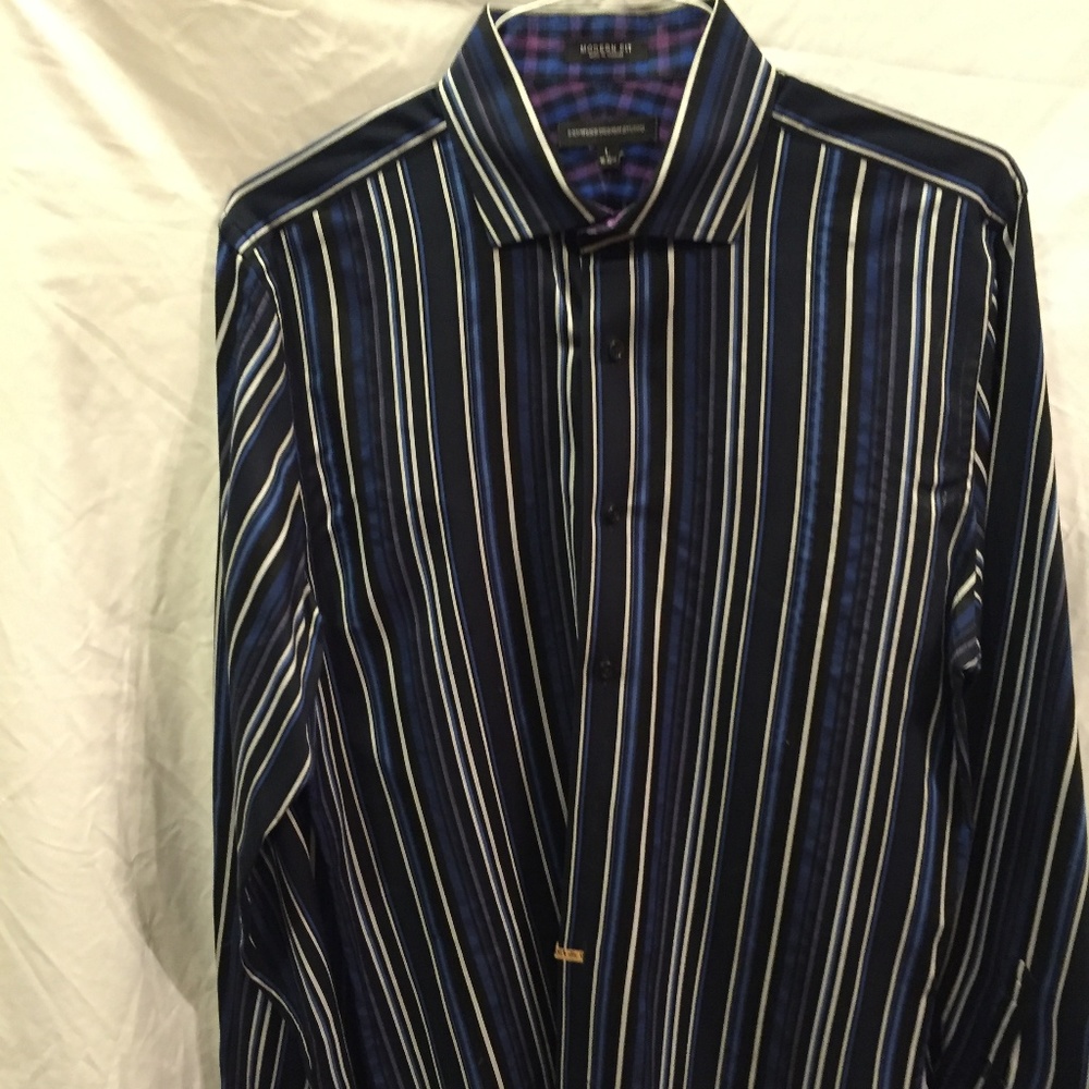 Euc Express Modern Fit Button Down, Size Large - image 1